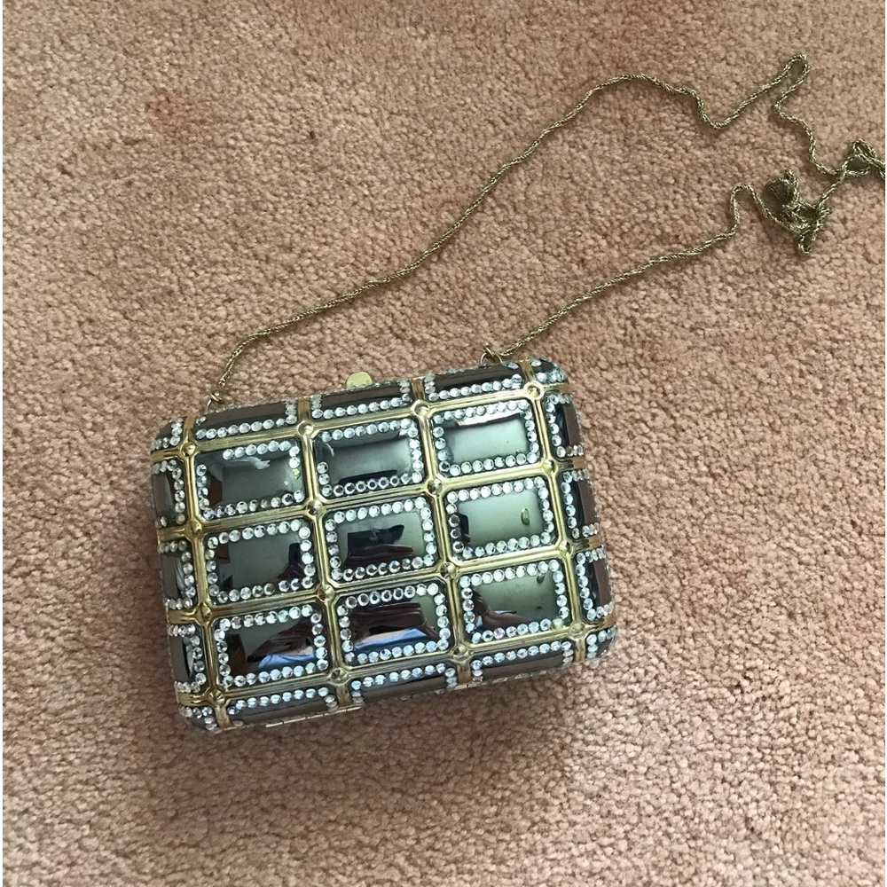 Price to sell an evening bag with some missing stones